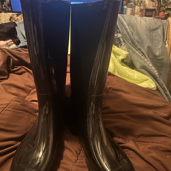 Boots - Picture 3 of 3